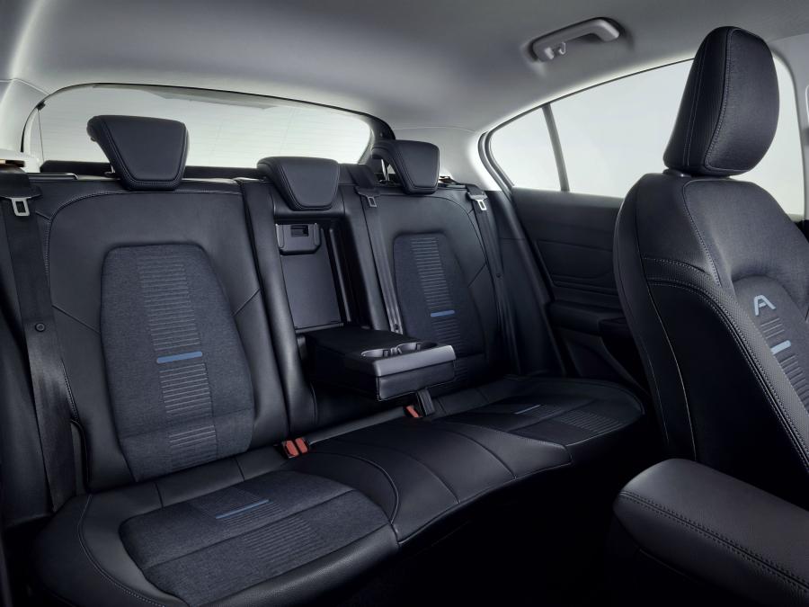 Интерьер Ford Focus Active 2018 года  (WW) (фото 30 из 43)